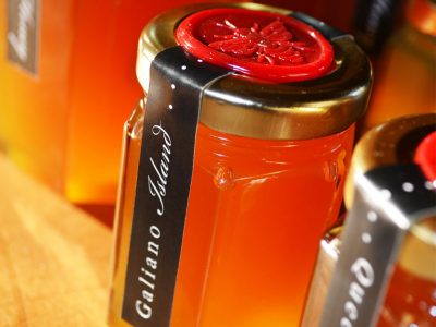 Queen B Honey jars